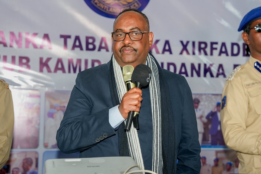 Deni oo ku sugan Dugsiga  Xorgoble.jpg